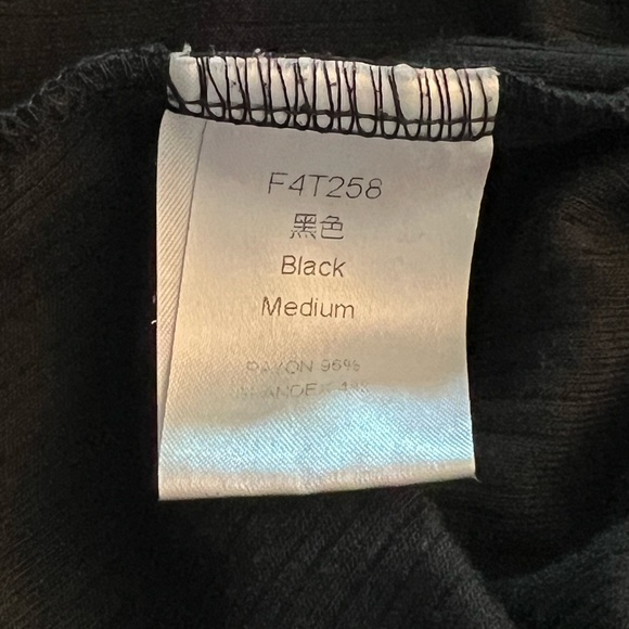 BLACK TOP ANIMAL PRINT SLEEVES - Picture 6 of 9